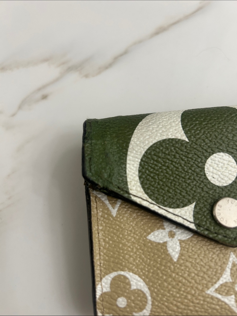 Louis Vuitton Green and Beige Monogram Compact Zoe Wallet - Picture 2 of 13